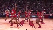 火箭啦啦队现场表演 俏皮火箭熊又乱入