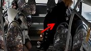 上海一男子坐公交未按规定戴口罩，司机上前提醒反被暴打