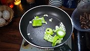 山药豆怎么做好吃，简单又好吃的青椒炒山药豆，超级下饭