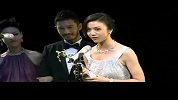 汤唯首获国内影后奖项 谦虚领奖勉励新人