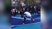 疯狂胯下运球+果冻上篮！过掉强防守引爆全场