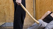 男子疑妻出轨将其棍杀获无期：木棍打断换1根接着打