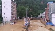 大水冲破卷帘门人和车被卷出 广西那坡遭暴雨侵袭变“水城”