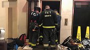 【美国】男子出电梯门时被活活压死 监控拍下恐怖瞬间