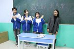 新老师让同学自我介绍，没想同学名字的由来一个比一个奇葩，真逗