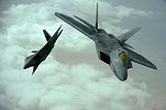 F-22战机抵近委内瑞拉海岸，国产雷达立大功，隐身神话被打破