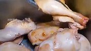 这么冷的天，能来一碗鲜香四溢的大鸡腿面就再好不过了！