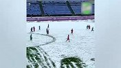 女足姑娘们雪地足球赛！这感觉太刺激