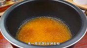 把西红柿放入大米中，太厉害了，30年老保姆拿手绝活，真解馋