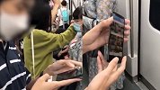 男子上海地铁偷拍美女隐私部位 女生当场怒吼：删掉 给我道歉！