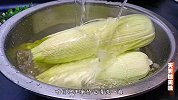 煮玉米时，不要直接加水煮，多加2个步骤，玉米鲜嫩多汁好看好吃