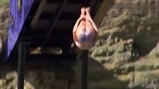 极限-17年-惊险！国外美女游轮上表演17米高空跳水 曾是世界冠军-新闻