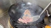 福建农村夫妻做牛肉小吃27年，没想驴肉炒泡面成爆款，一天炒300份