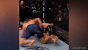爆发力十足！UFC拳手一击KO 眼睛都反应不过来