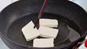 白菜炖豆腐时，先炒白菜还是先炖豆腐？大厨教你这样做