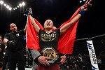 UFC深圳站张伟丽夺冠纪实：属于中国第一条金腰带的故事
