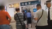 外卖小哥台风天 被要求必须上班 不去旷工扣200