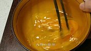 在家做丝瓜炒鸡蛋，多加这一步，丝瓜翠绿不出水，鲜嫩又好吃