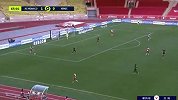 第66分钟尼姆球员费尔哈特射门 - 打偏
