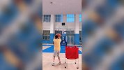 笑喷！赵继伟沙雕视频来袭！五次卡点投篮全部完美避过篮筐