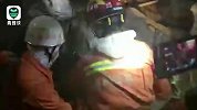 刚刚，泉州欣佳酒店废墟下发现一对母子 消防员正进行救援