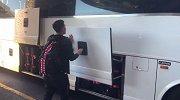 【PP体育在现场】暖男一枚！可兰白克帮队友们整理行李