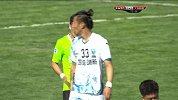 本家横梁和主队球员作对 萨比提禁区内凌空抽射击中横梁