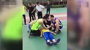 【广西】男子球场发病心跳骤停 3名90后男护士联手施救