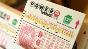 女子钱包里翻出一张几周前的旧彩票 检查发现中奖700万
