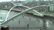 世界上首座摆式大桥，耗资3亿元，4分钟“翻脸”一次