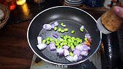 毛豆怎么煮好吃，简单又好吃的洋葱炒毛豆，清爽开胃