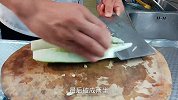 黄瓜别做拍黄瓜吃了，大厨教你简单做法，清脆爽口夏季小凉拌菜