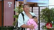惊呆了！老外恶搞之奶爸也能喂奶！