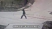 杀害73岁老太并藏尸，被告人被判死缓，死者家属已申请抗诉：警察找凶手时她还故意误导