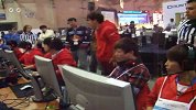 反恐精英-20111210-wcg2011世界总决赛现场实拍tyloo边打比赛边吃口香糖