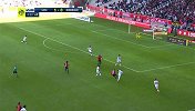 上半场补时第1分钟里尔球员巴姆巴射门