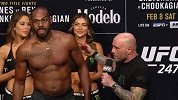 骨头VS雷耶斯称重对视 UFC大魔王再现王之蔑视