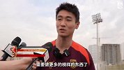 备战世预赛！王钰栋、韦世豪接受采访