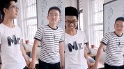 2名男同学吵架被罚手牵手 老师：谁先松手谁道歉