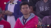 国足比分落后晋级无望 球迷看台难掩失落频频摇头