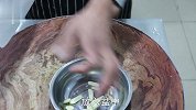 青椒炒河虾怎么炒才好吃？大厨教你小技巧，香辣可口又解馋