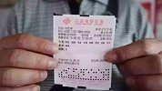 深圳一中年男子揽双色球3785万 冷静2天后独自兑奖