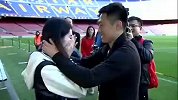 西甲-1314赛季-中国巴萨球迷诺坎普求婚成功-新闻