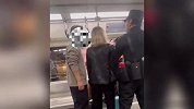 成都地铁2乘客疑因座位辱骂殴打女子，从车厢里打到车厢外？客服回应