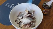 我家吃鲈鱼，10次有9次这一个做法，6分钟出锅，喷香鲜嫩又好吃