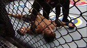 UFC-14年-本周最佳KO：约根森恐怖獠牙撕碎可怜斯通（8月23日）-精华