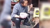 动物干饭不要脸名场面，狗子干饭时都用上36计了，动物的迷惑行为