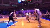 篮球-17年-丝毫不惧吴悠单挑！周杰伦秀牛皮糖式窒息防守-花絮