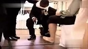 婚礼上被整惨了的新郎