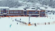 阿坝州滑雪场缆车停电雪友高空被困3小时：我要疯了 想上厕所